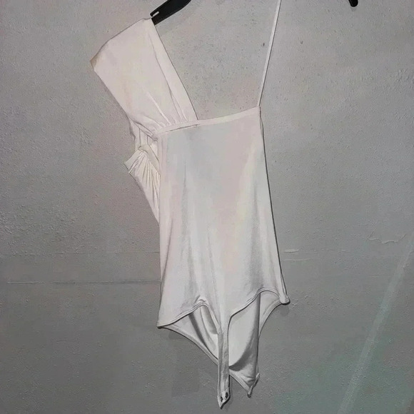 Express Body Contour Compression One Shoulder Twist Thong Bodysuit - Small - Picture 8 of 9